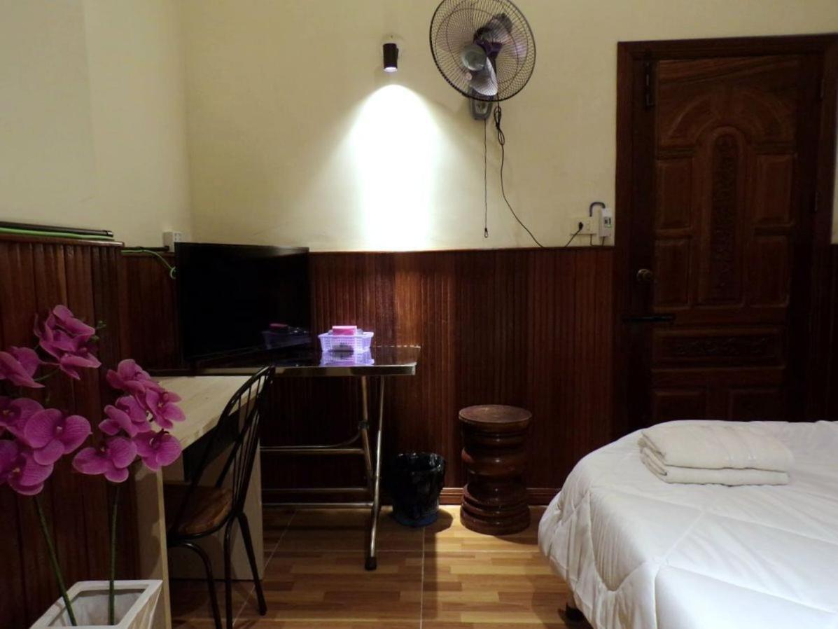 Ferienwohnung Dimocrata Phnom Penh Exterior foto